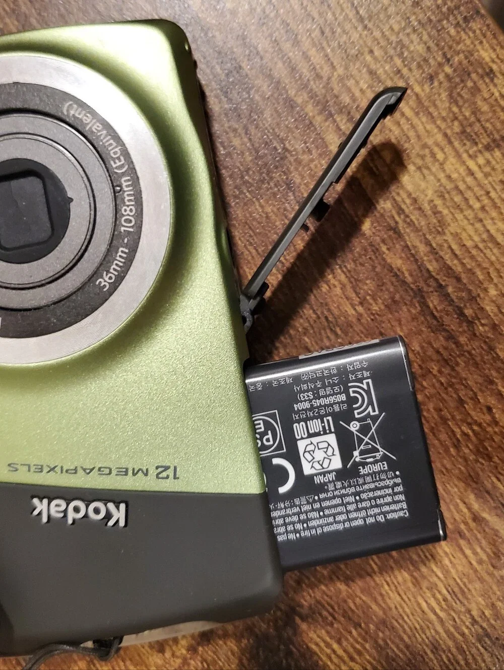 Kodak Easyshare M530 12MP Digital Camera 3x Wide Angle Optical Zoom 2.7inch LCD